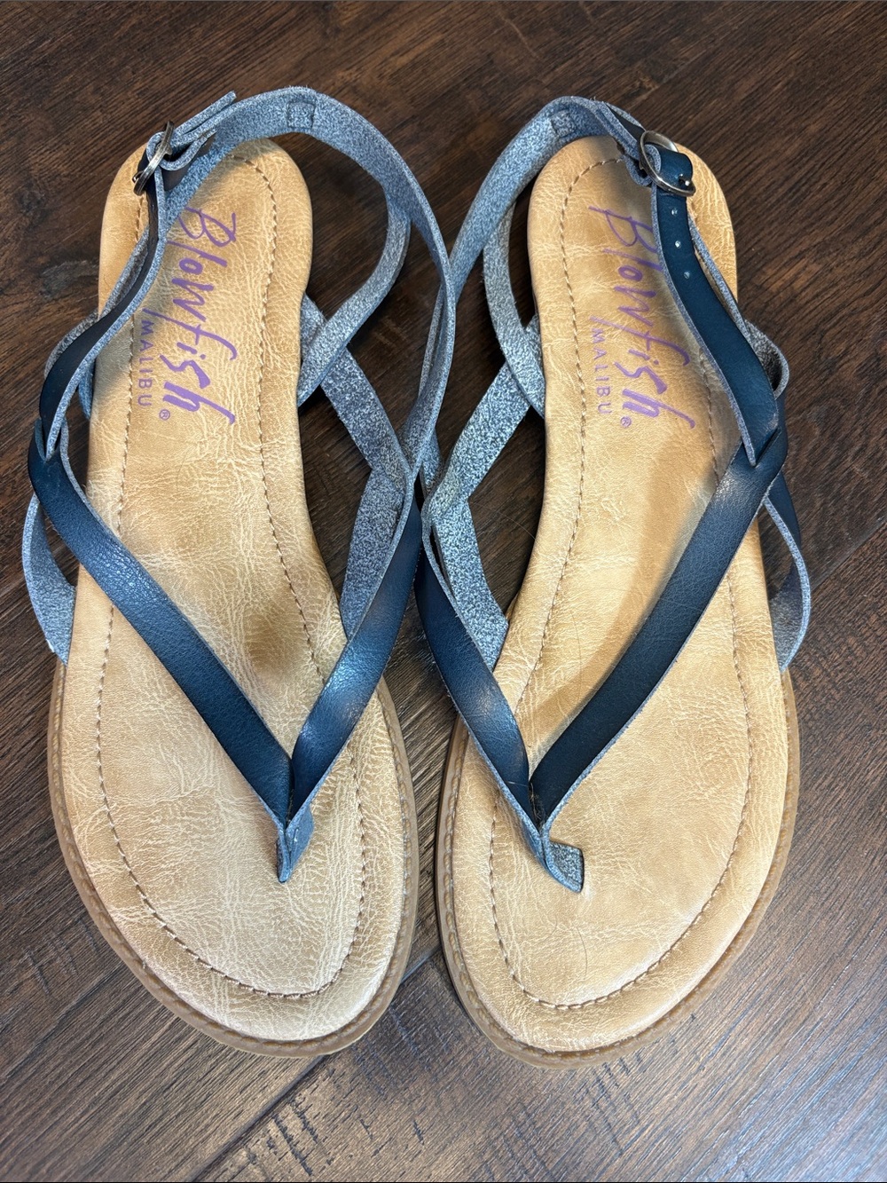 Blowfish women’s 9.5 Navy and Tan Crisscross Strap Sandals